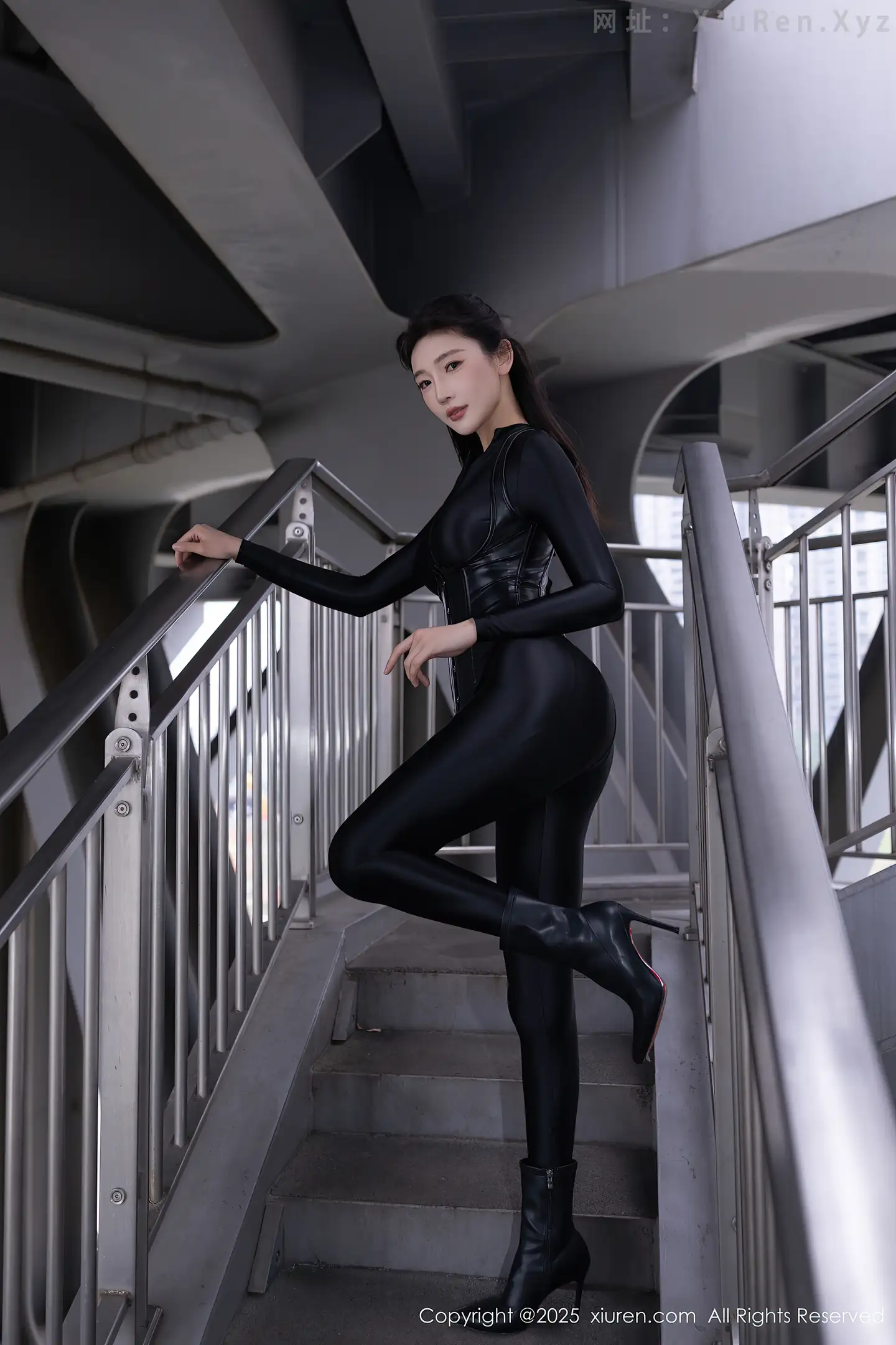 图片[5]-[XiuRen秀人网] VOL.10404 模特陆萱萱性感黑色连体衣露超薄黑丝秀柔美身姿撩人诱惑写真80P-秀人网官方网站